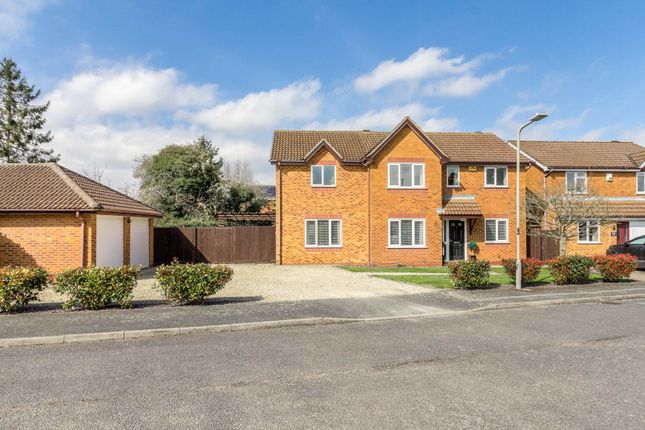 Whitton Way, Newport Pagnell MK16 5 bed detached house for sale