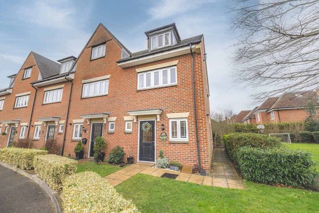 Montague Close, Farnham Royal SL2 3 bed end of terrace house for sale