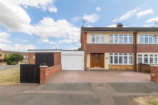 Bakers Meadow, Doddinghurst... 3 bed semi