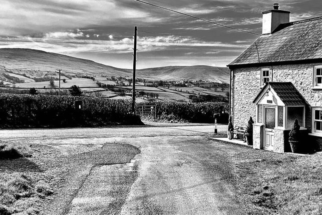Llanddeusant, Llangadog, SA19 2 bed detached house for sale