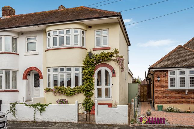 South Avenue, Egham, Surrey, TW20 4 bed end of terrace house for sale
