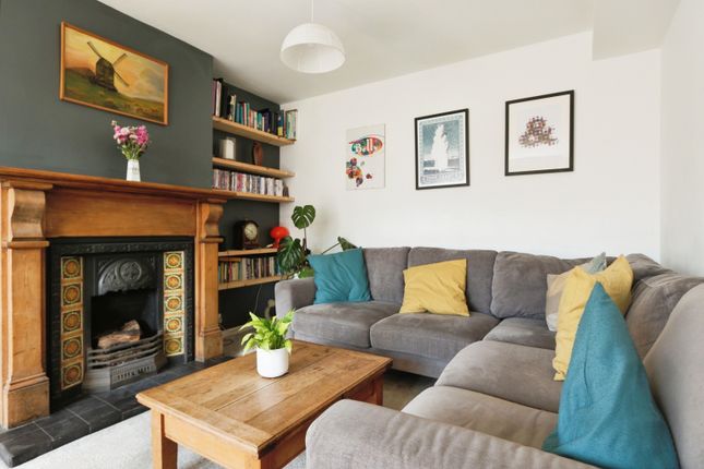 Dene Road, Cottingham, HU16 5PJ 5 bed semi