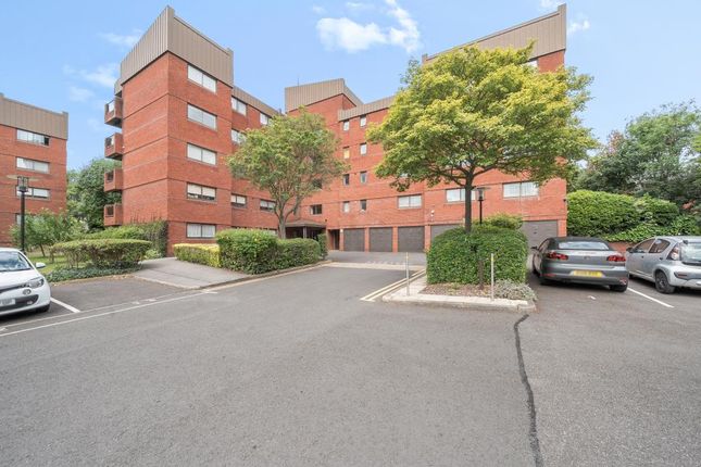 Spencer Close,  Finchley,  N3 2 bed flat for sale