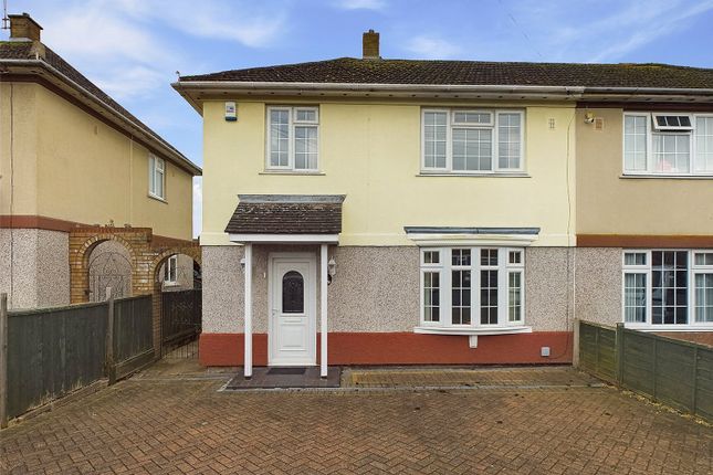 Canterbury Road, Worcester... 3 bed semi