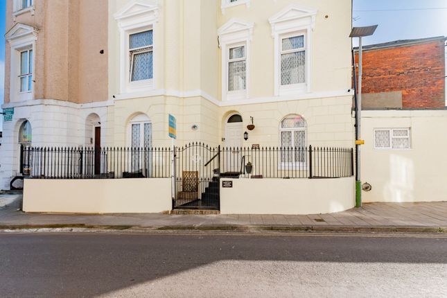 5 bed end terrace house