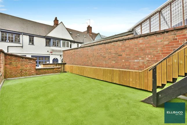 Golders Green Road, London, NW11 2 bed apartment for sale