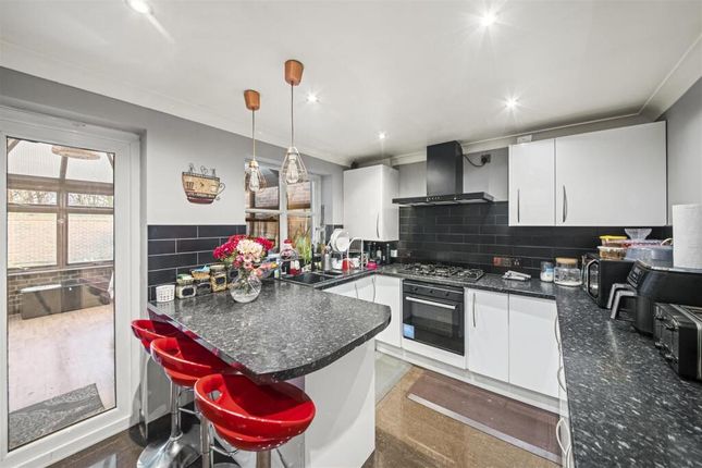 Binstead Close, Hayes, UB4 9YE 3 bed end of terrace house for sale