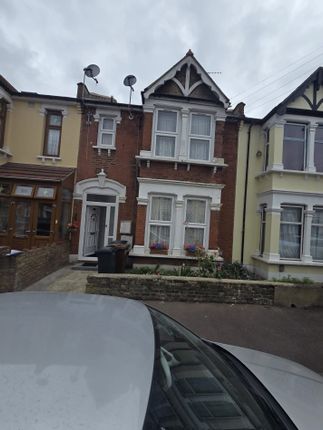 Monteagle Avenue, London IG11 1 bed terraced house for sale