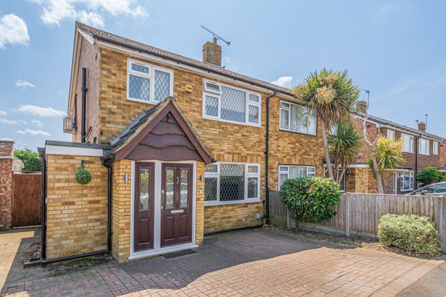 Walnut Tree Road, Shepperton, TW17 3 bed semi