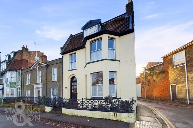 St. Georges Road, Great Yarmouth 4 bed end of terrace house for sale