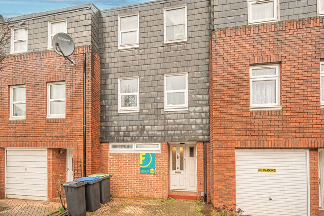 Tash Place, New Southgate, London, N11 5 bed terraced house for sale