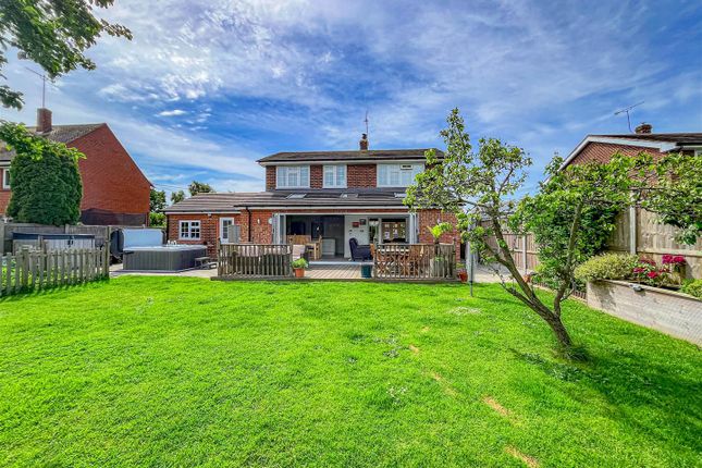 4 bed detached house