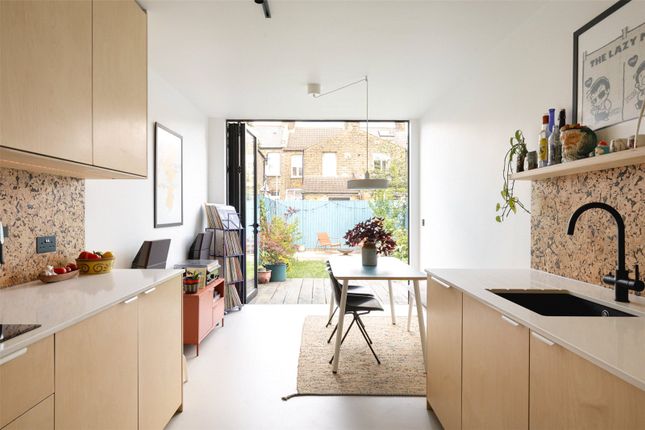 Malvern Road, London E11 3 bed terraced house for sale