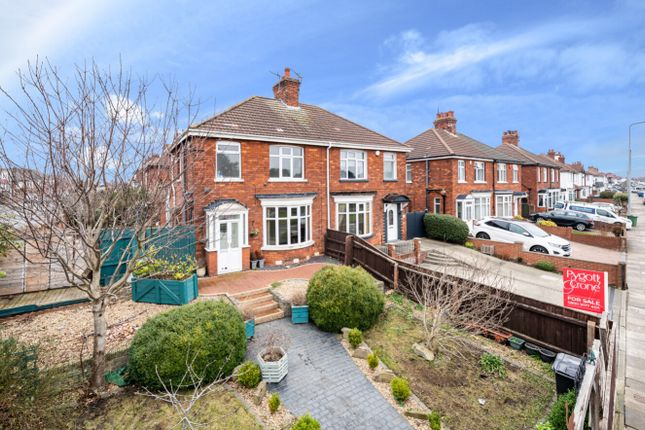 Taylors Avenue, Cleethorpes... 3 bed semi
