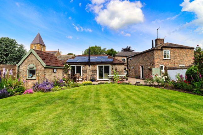 5 bed detached house