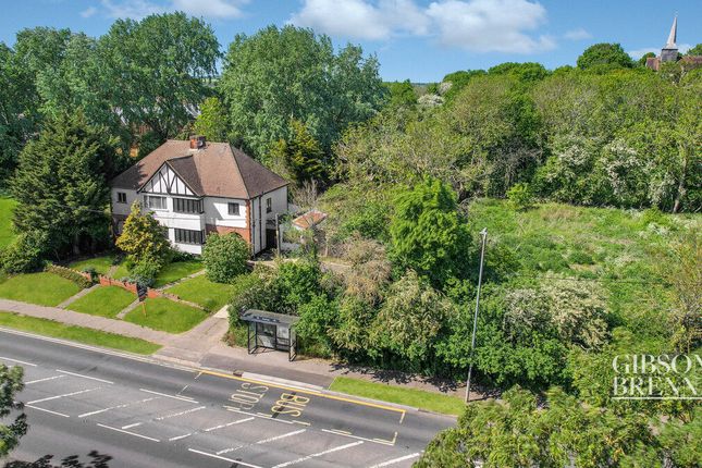 St. Nicholas Lane, Basildon, SS15 3 bed semi