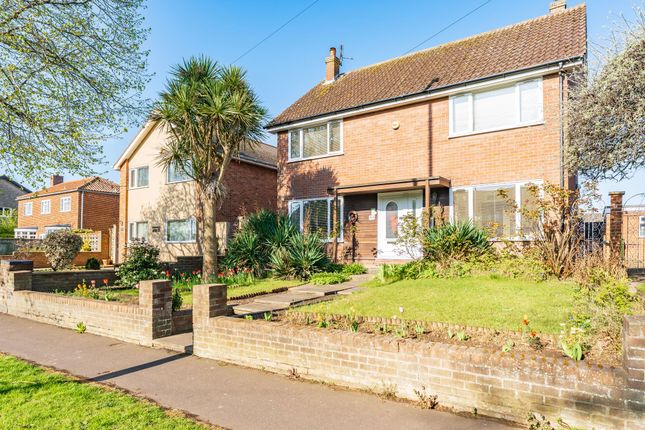 Lawn Avenue, Great Yarmouth 3 bed detached house for sale