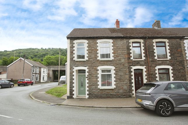 3 bed end terrace house