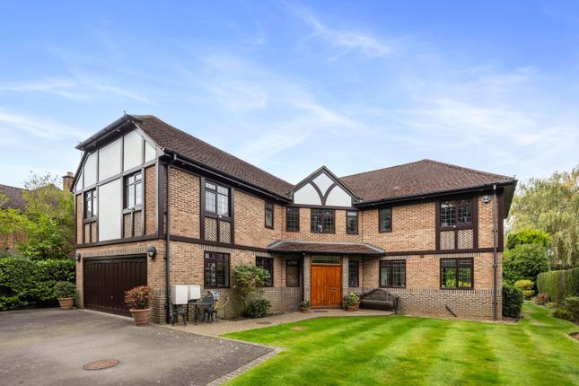 Drakes Close, Esher, Surrey, KT10 5 bed detached house for sale