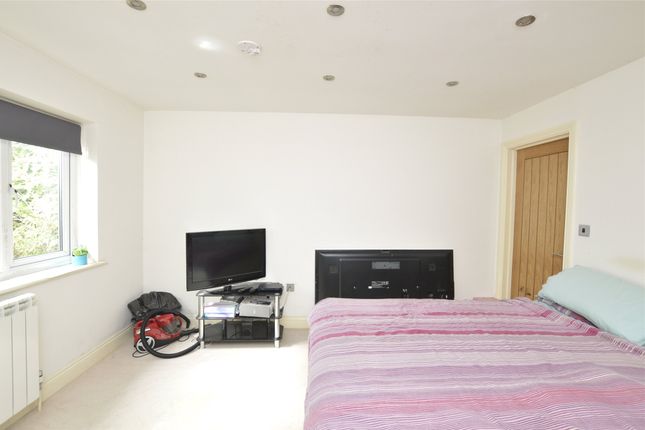 High Trees, Barnet EN4 2 bed bungalow for sale