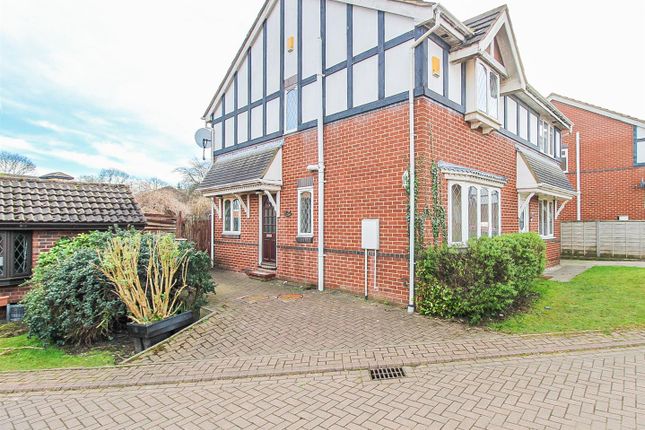 Ashbury Chase, Wakefield WF1 3 bed semi