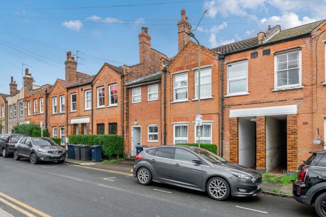 West End Lane, Barnet, EN5 2 bed maisonette for sale