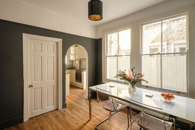 Newport Road, London E10 2 bed flat for sale