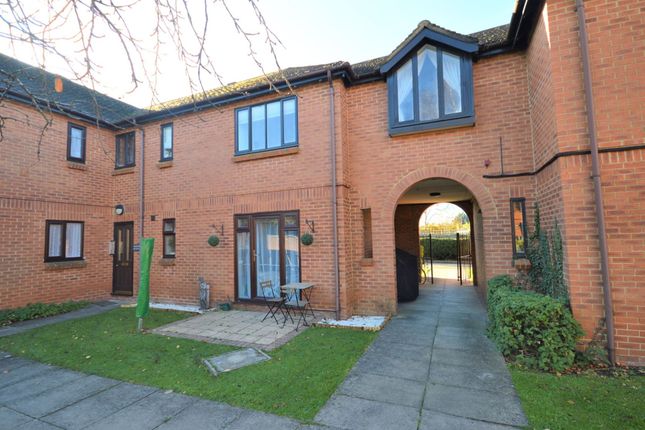Plested Court, Aylesbury HP22 2 bed apartment for sale