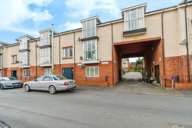 2 bedroom ground floor flat for sale