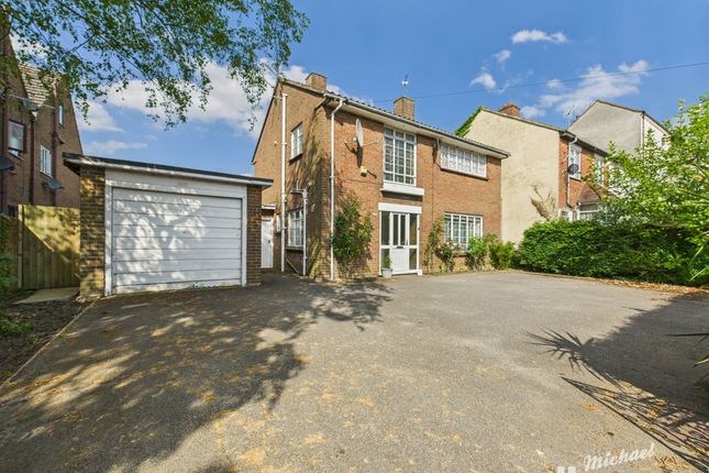 Bicester Road, Aylesbury... 3 bed detached house for sale