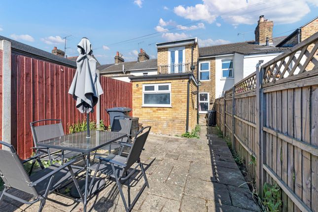 North Road, Hoddesdon EN11 3 bed end of terrace house for sale