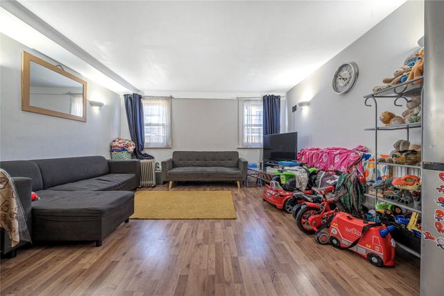 Kirkdale, Sydenham, London, SE26 2 bed flat for sale