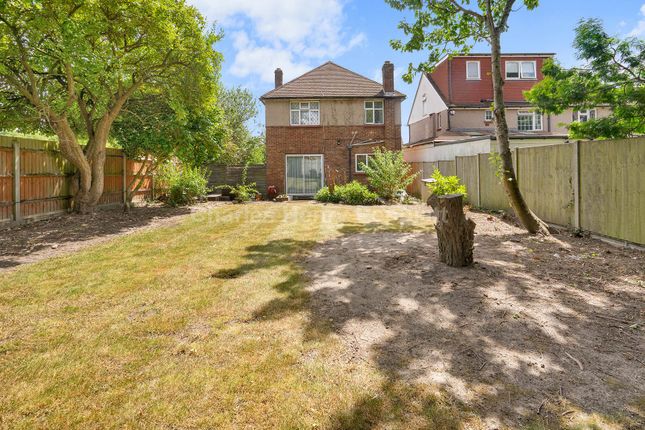 Summit Way, London, N14 3 bed detached house for sale