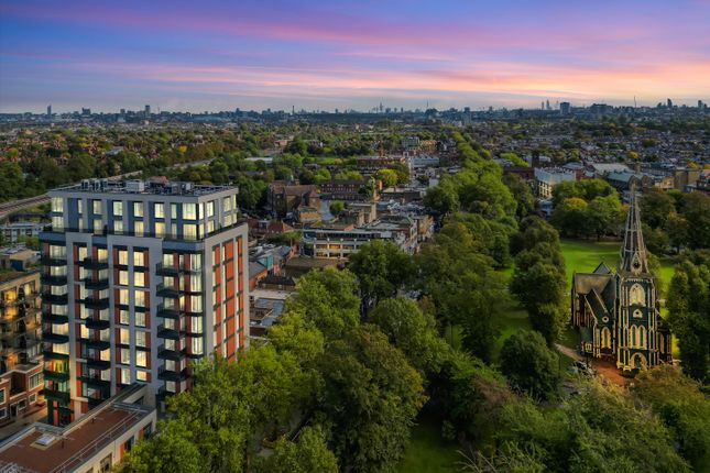 Chiswick Green, London, W4 5TG 3 bed flat for sale