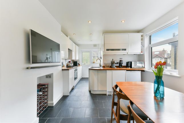 Kimble Road, Colliers Wood SW19 2 bed flat for sale