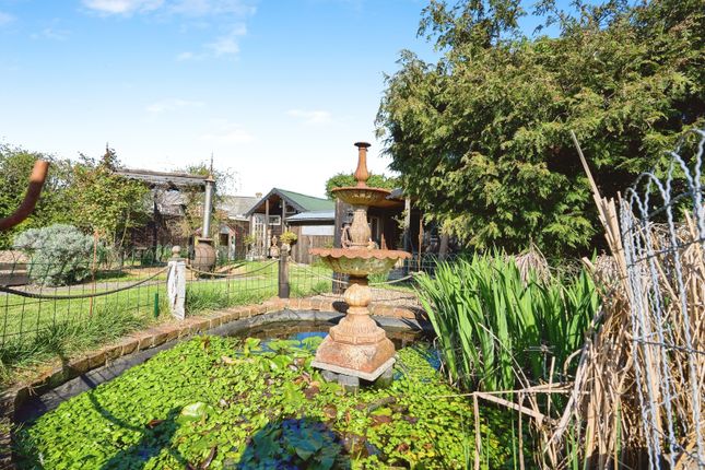 2 bedroom detached house for sale