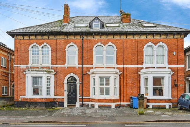 6 bedroom town house for sale