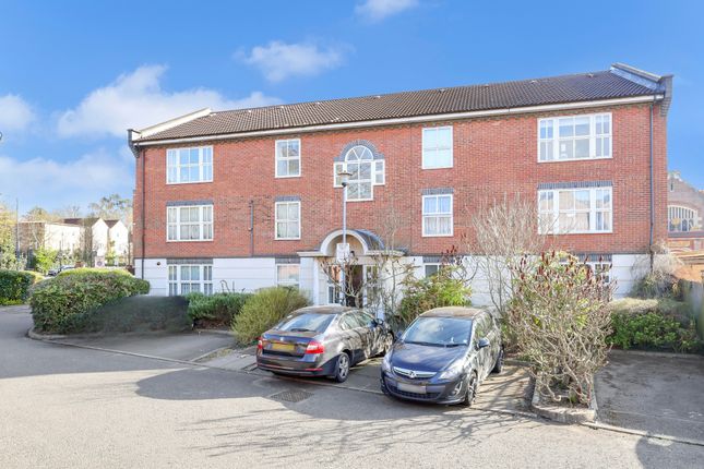 Mapeshill Place, Willesden Green, NW2 2 bed flat for sale