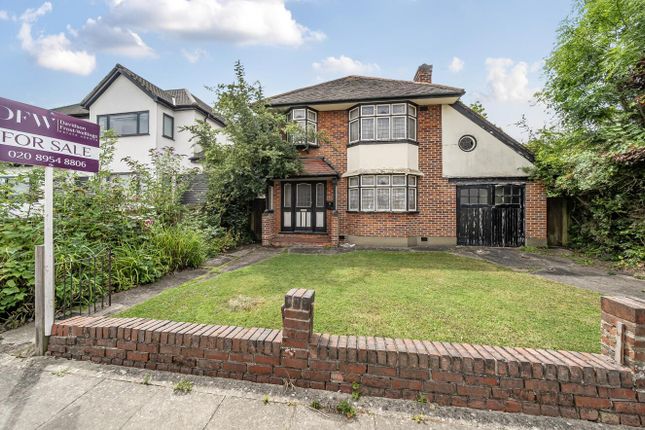Whitchurch Gardens, Edgware HA8 3 bed detached house for sale