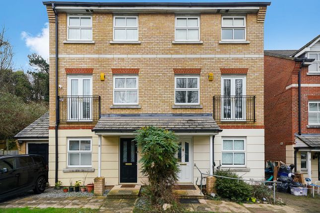 Sycamore Close, South Croydon, CR2 5 bed semi