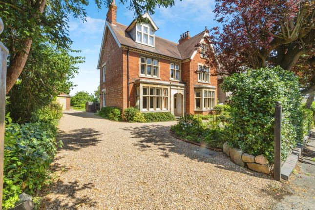 6 bedroom detached house for sale