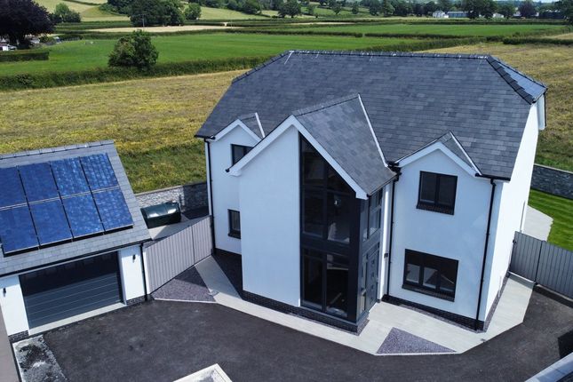 Station Road, Carmarthen SA32 4 bed detached house for sale