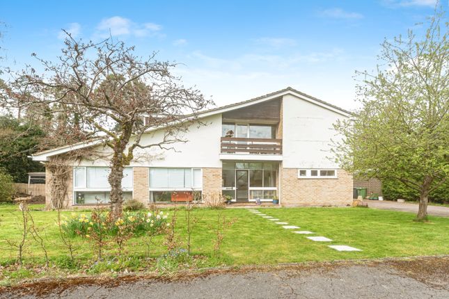 6 bedroom detached house for sale