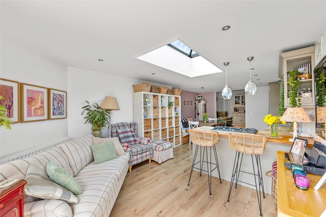 New North Road, Reigate, Surrey, RH2 2 bed semi