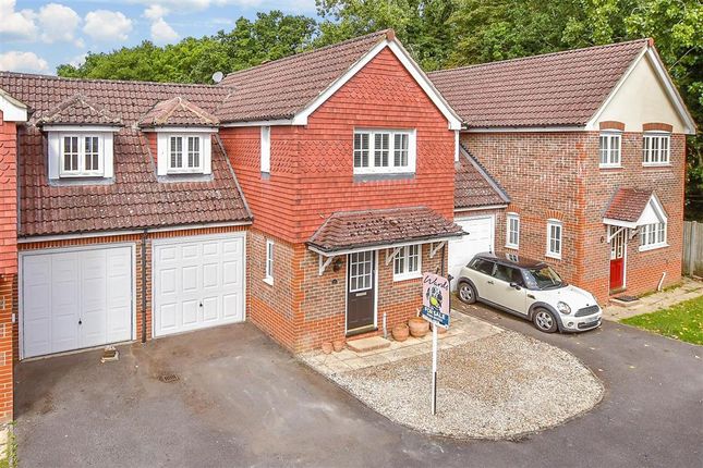3 bedroom link detached house for sale