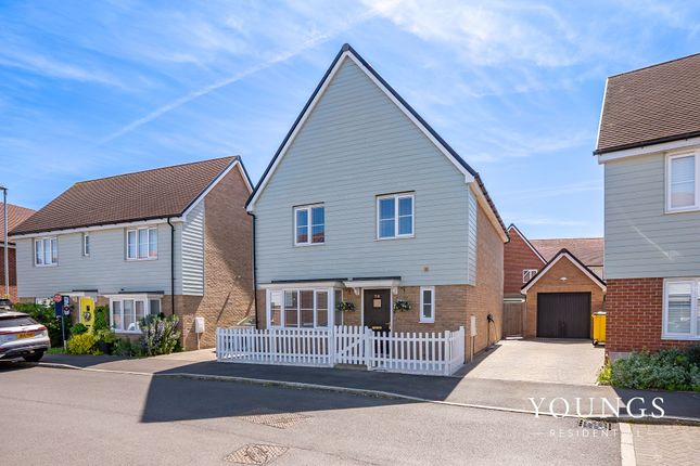 Alice Gardens, Rochford, SS4 4 bed detached house for sale
