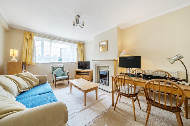Park Road, Hampton Wick, KT1 2 bed flat for sale