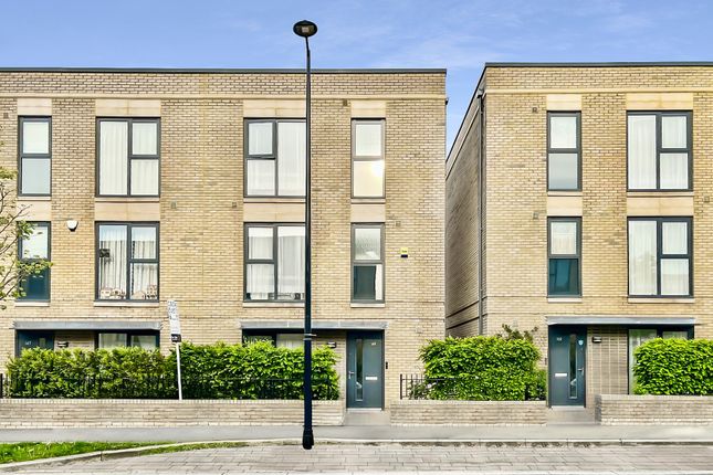 5 bedroom semi-detached house for sale