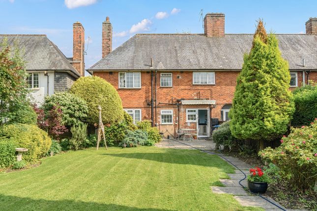 Roe Lane, London NW9 2 bed maisonette for sale