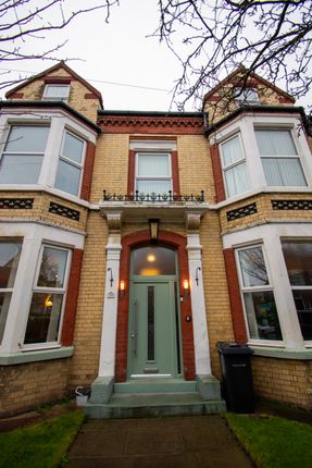 6 bed end terrace house